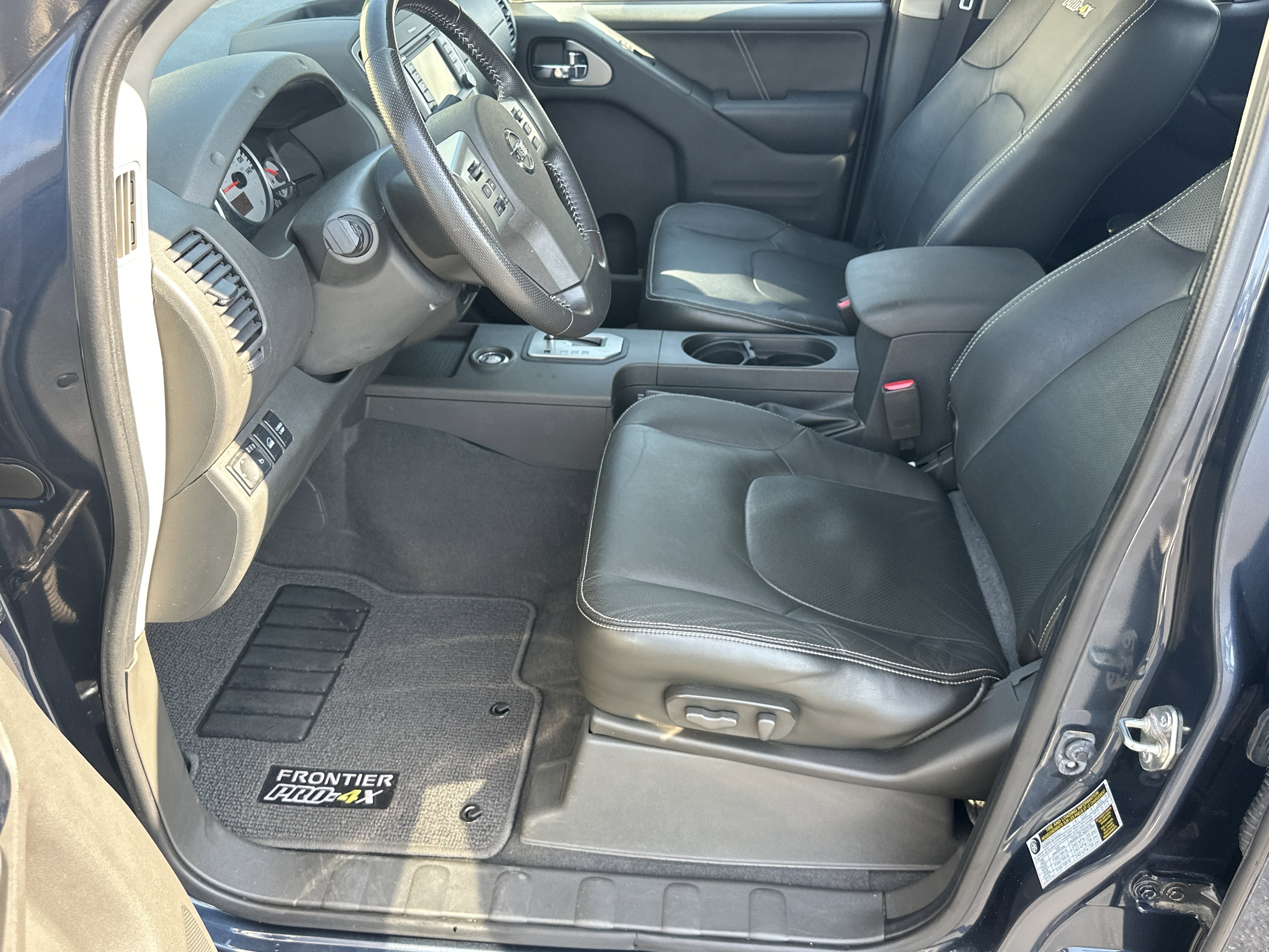Used 2020 Arctic Blue Metallic Nissan PRO-4X image 9