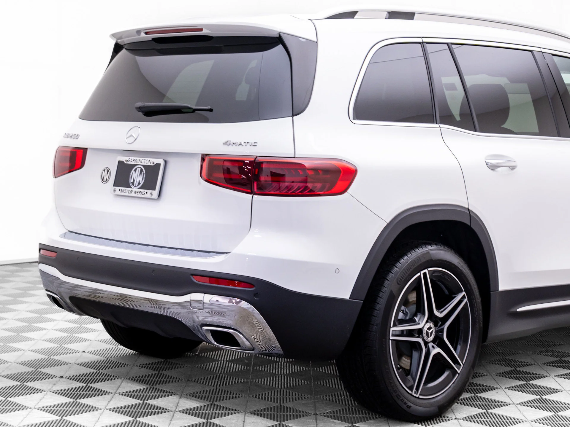 New 2026 White Mercedes-Benz GLB 250 image 33