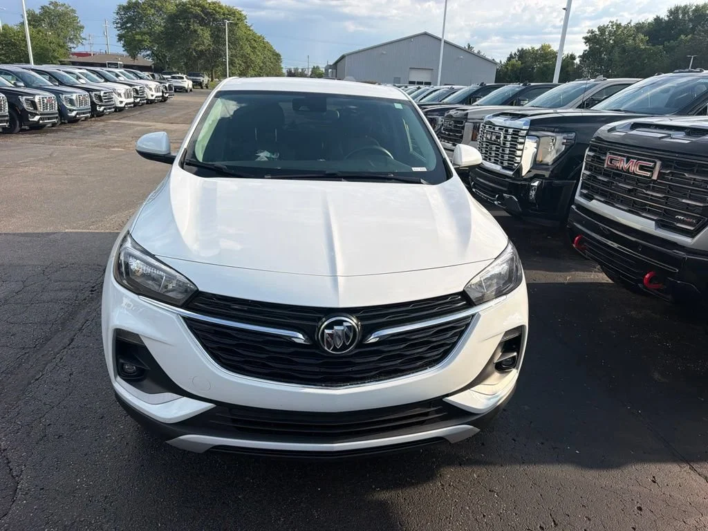 Used 2023 SUMMIT WHITE Buick Preferred image 3