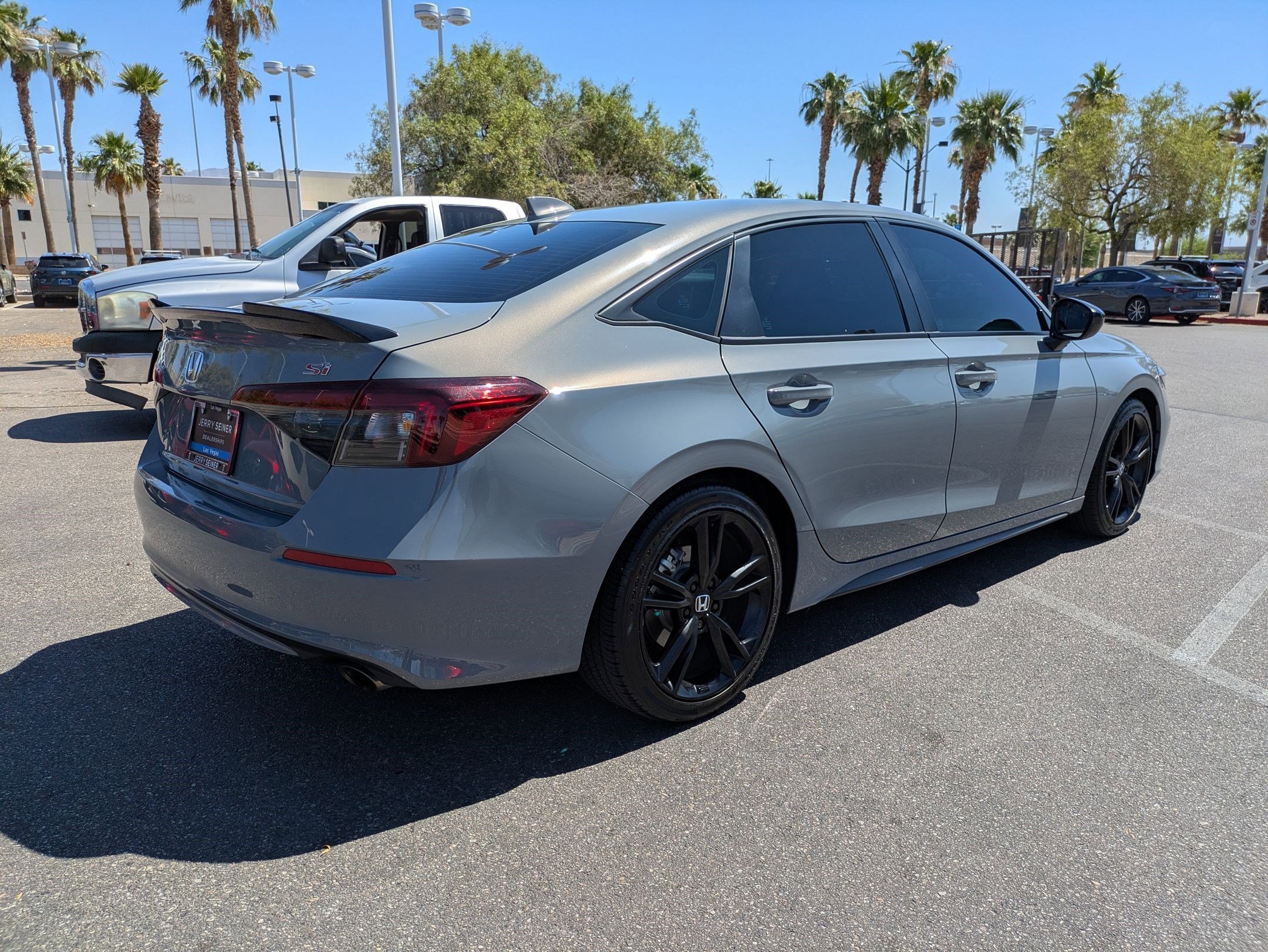 Used 2025 Urban Gray Pearl Honda  image 5