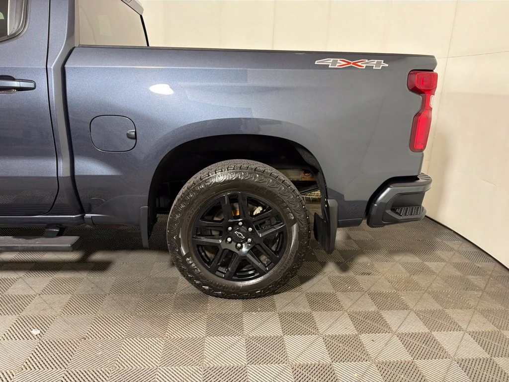 Used 2022  Chevrolet RST image 5