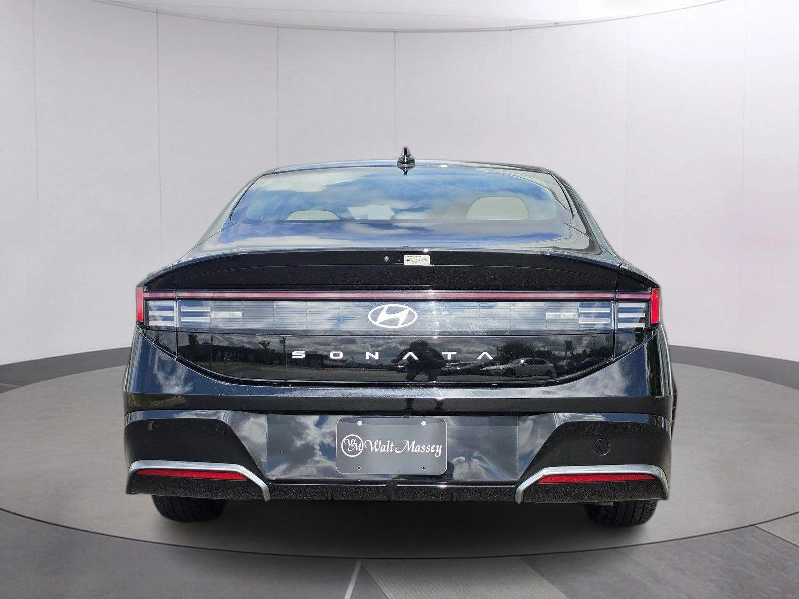 Used 2025 Abyss Black Hyundai SEL image 4