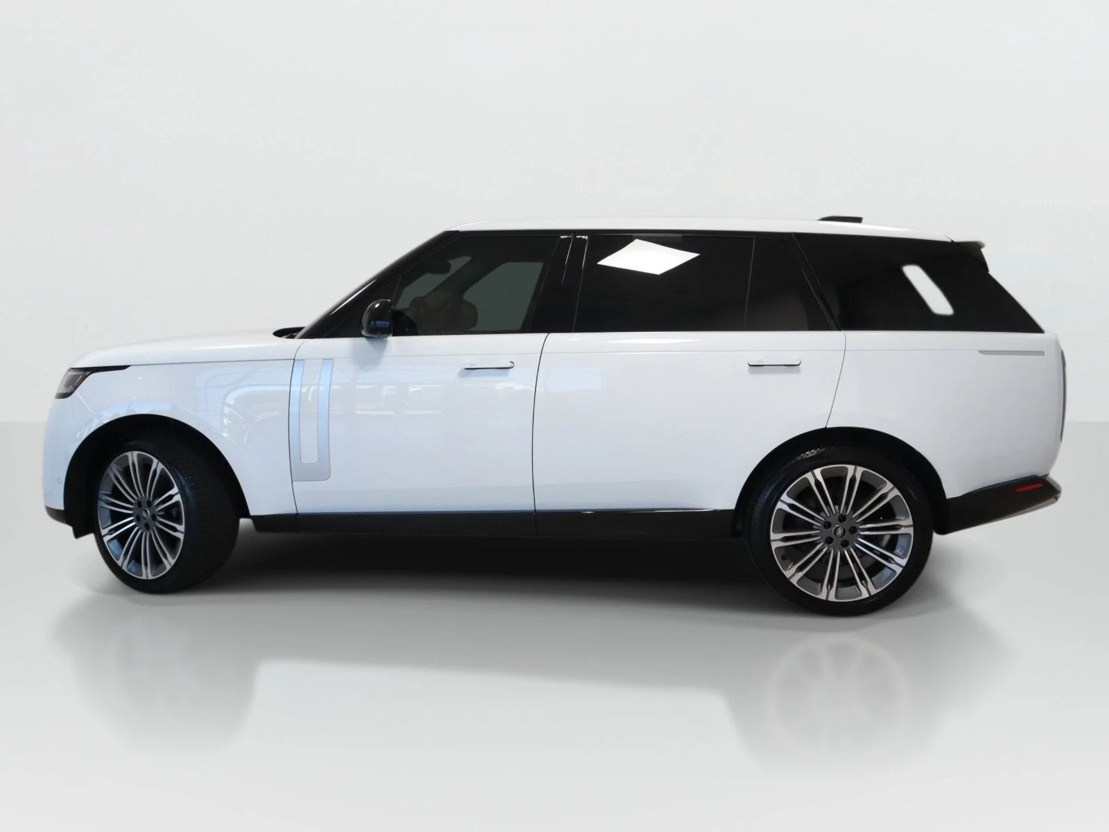 Used 2024 White Land Rover Autobiography image 2