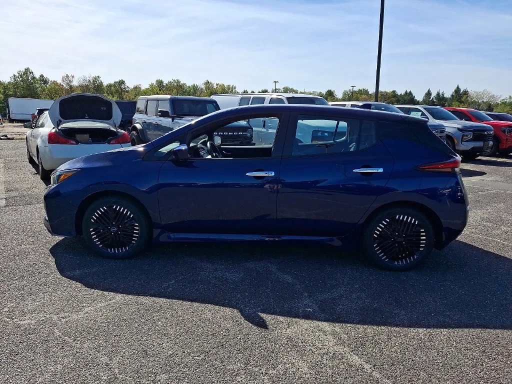 Used 2023 Blue Nissan SV Plus image 6