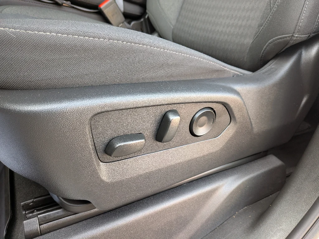 Used 2025 Summit White Chevrolet LT image 20