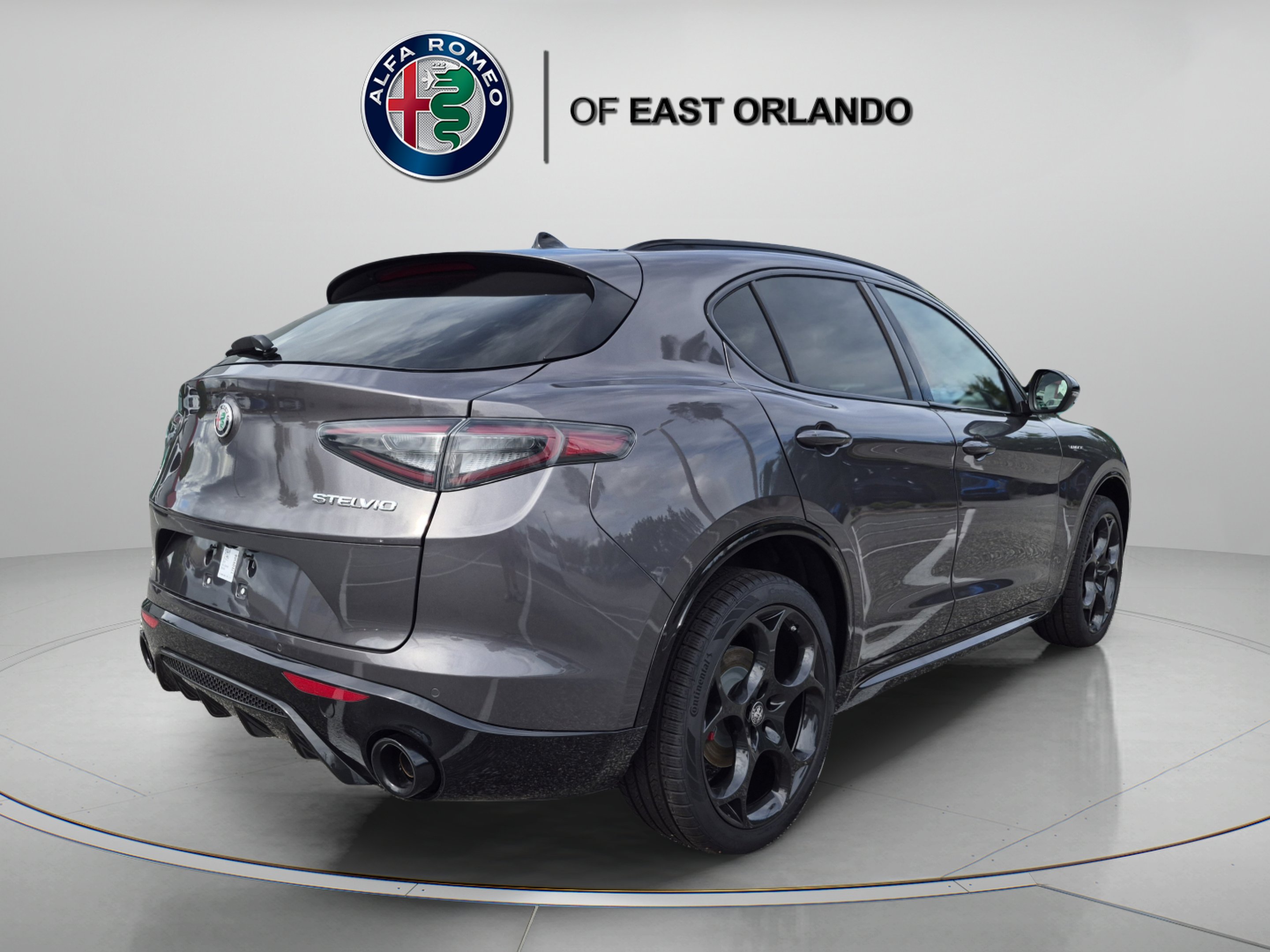 New 2026 Vesuvio Gray Metallic Exterior Paint Alfa Romeo  image 7