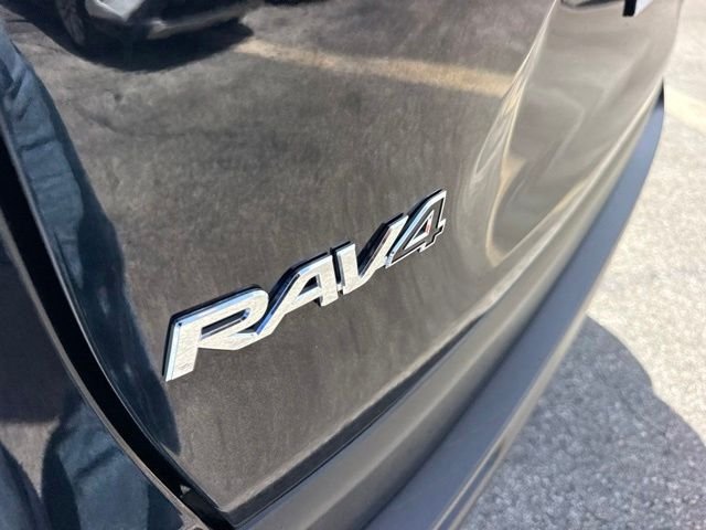 2025 Toyota RAV4 LE - Photo 32