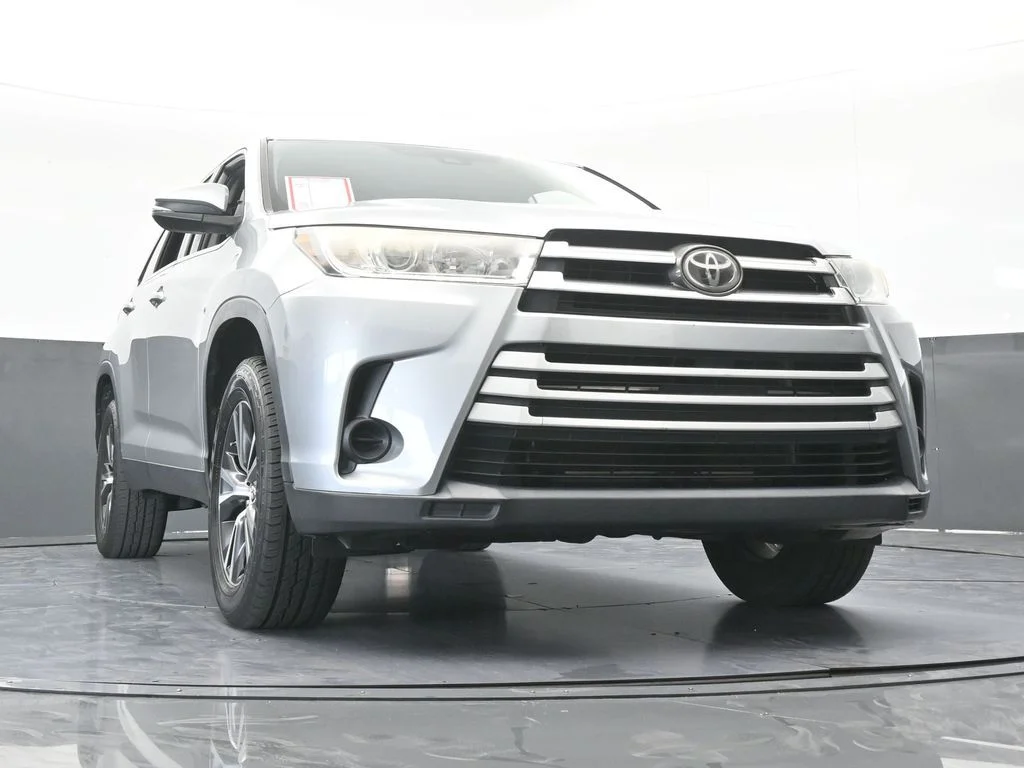 Used 2019 Celestial Silver Metallic Toyota LE image 60