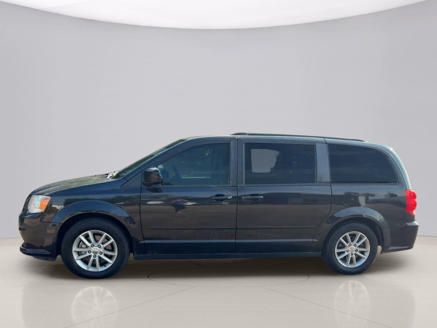 Used 2016 Black Dodge SXT image 3