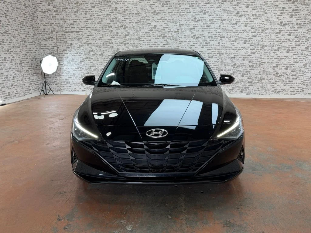 Used 2023 Phantom Black Hyundai SEL image 2
