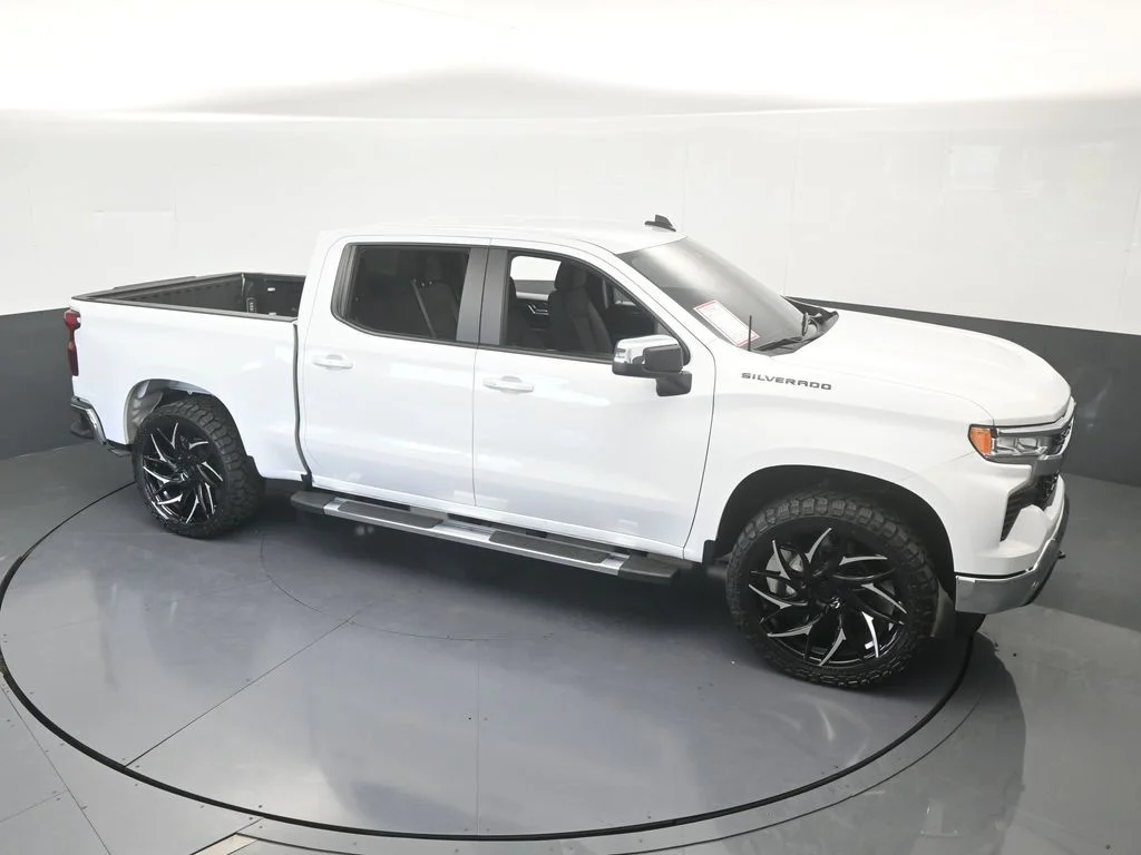 Used 2026 Summit White Chevrolet LT image 55