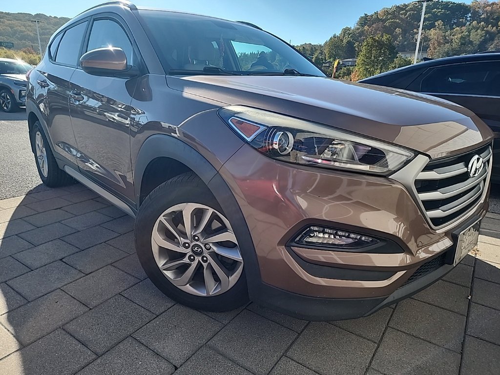 Used 2017 Beige Hyundai SE image 3