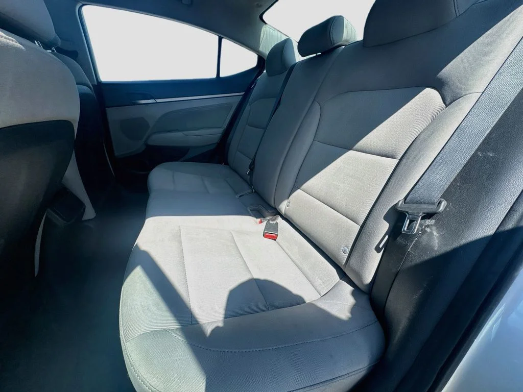 Used 2017 Silver Hyundai SE image 27