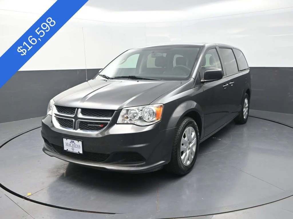 Used 2018 Gray Dodge SE image 4