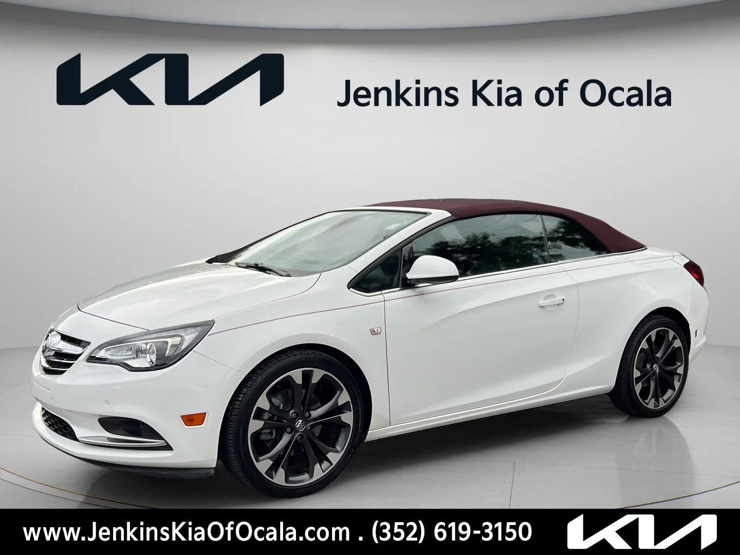 Used 2019 Summit White Buick Premium image 3