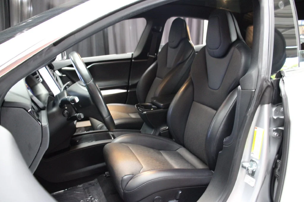 Used 2018 Obsidian Black Metallic Tesla  image 40