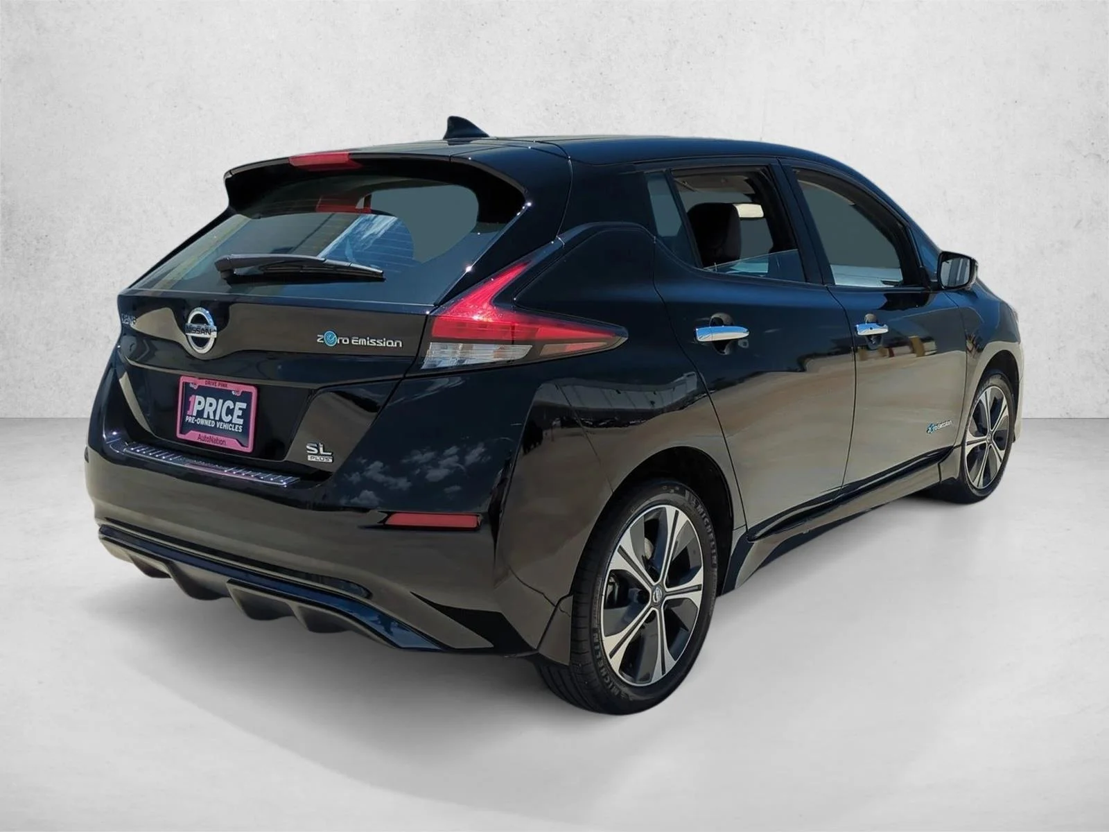 Used 2019 Super Black Nissan SL PLUS image 5