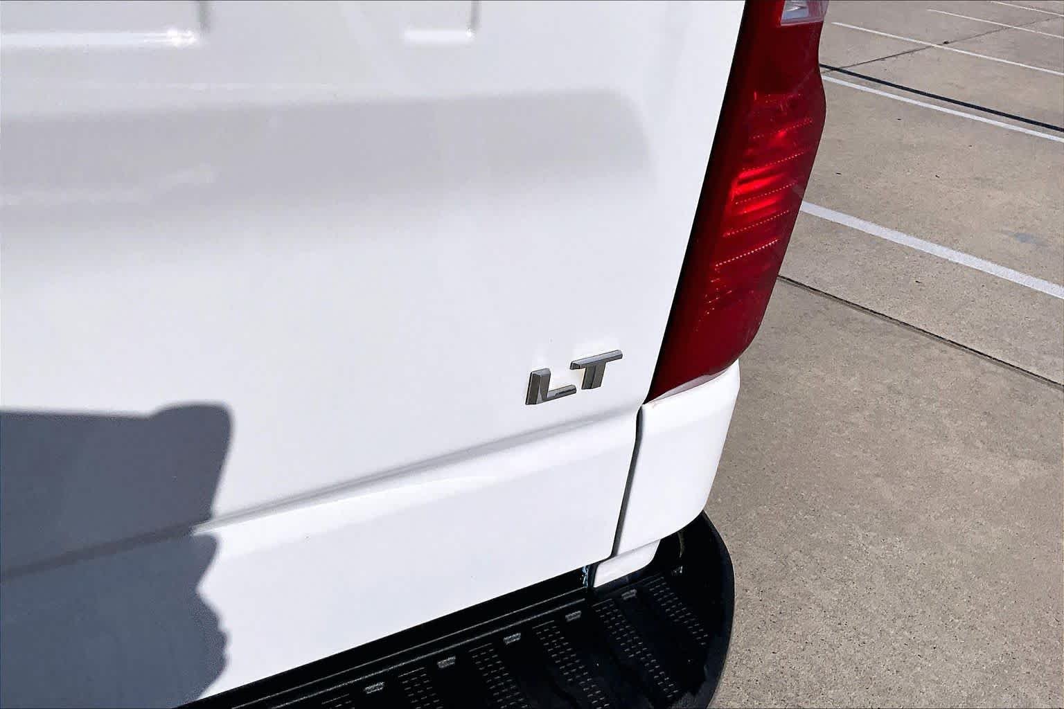 Used 2025 Summit White Chevrolet LT image 10