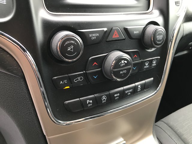 Used 2017 True Blue Pearlcoat Jeep Laredo image 20