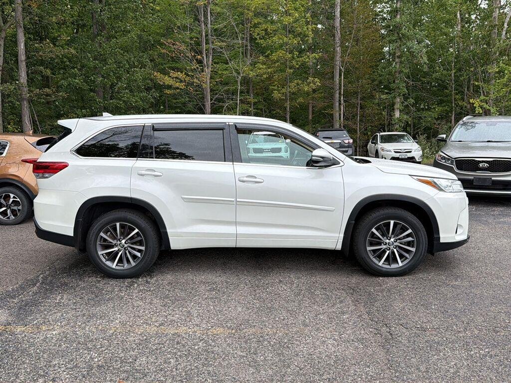 Used 2017 Blizzard Pearl Toyota XLE image 4