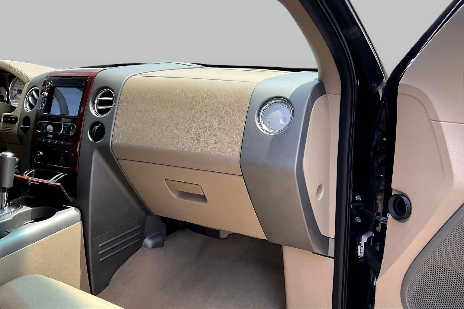 Used 2006 Black Ford King Ranch image 18