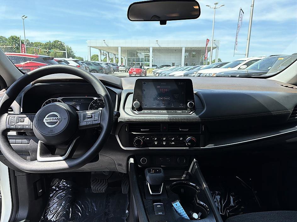 Used 2021 Glacier White Nissan S image 16