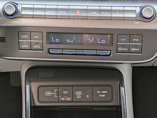 2025 Hyundai Kona SEL Convenience - Photo 17