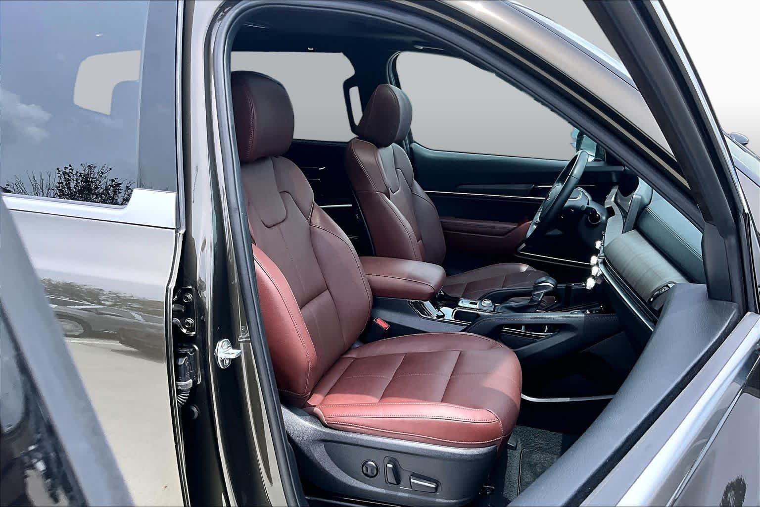 Used 2024 Dark Moss Kia SX image 9
