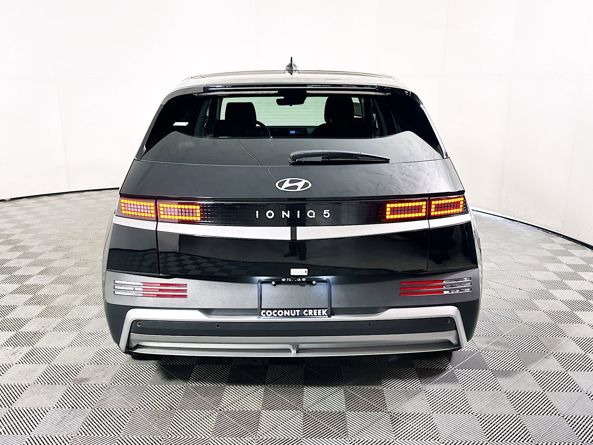 2025 Hyundai IONIQ thumbnail 6