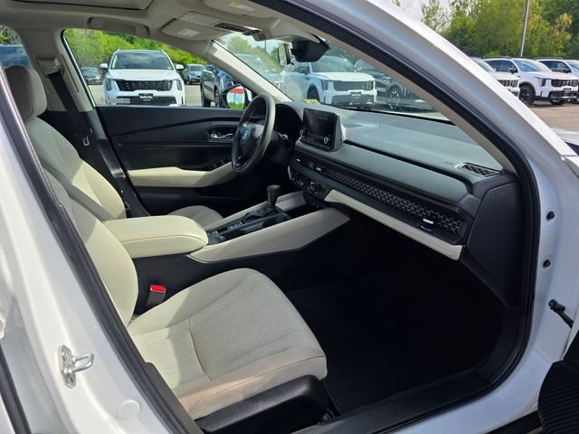 Used 2024 Platinum White Pearl Honda EX image 12