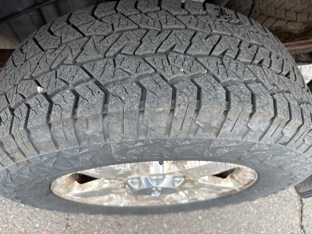 Used 2013 Stealth Gray Metallic GMC SLE image 15