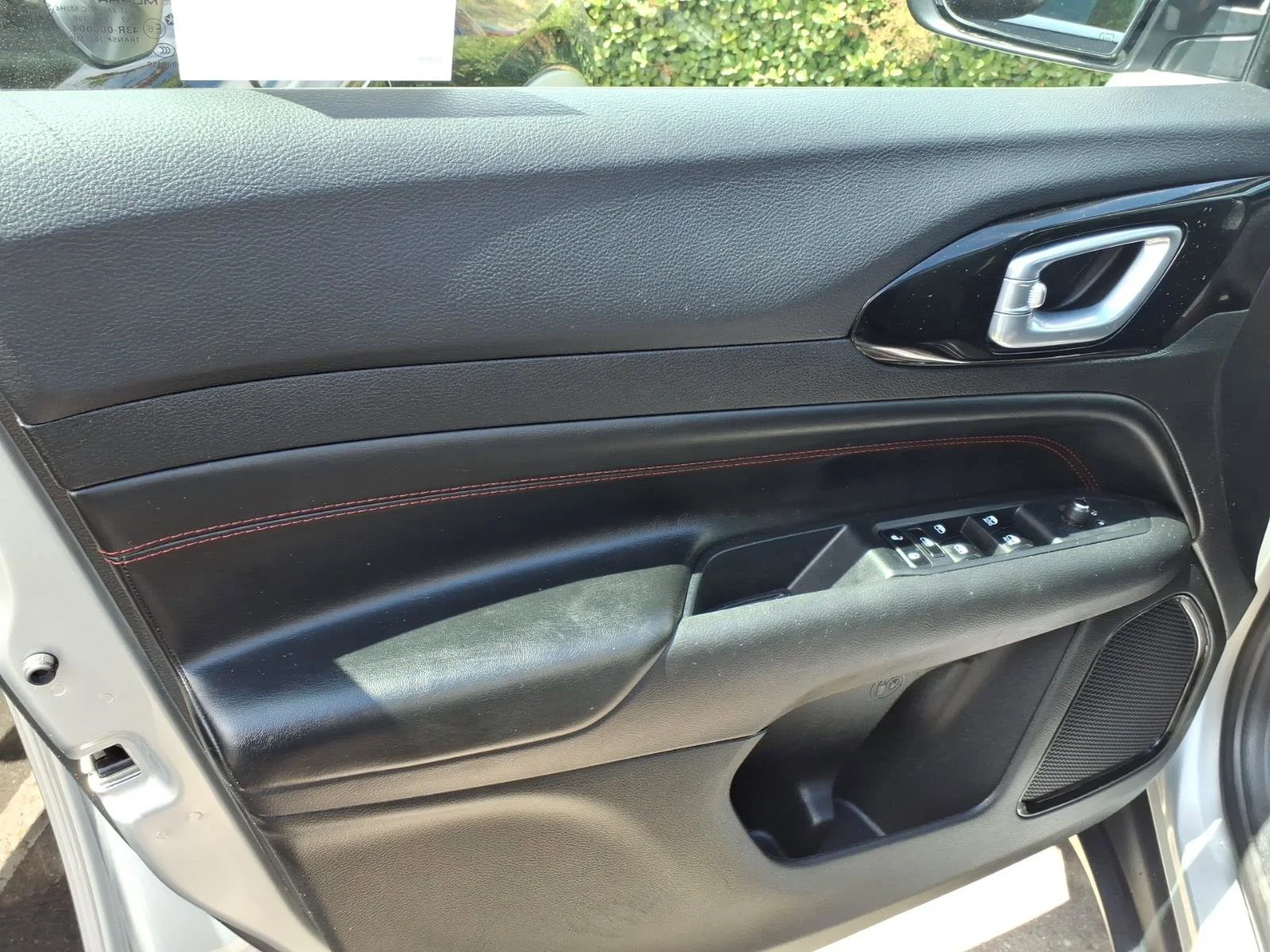 Used 2025 Silver Zynith Metallic Clearcoat Jeep Trailhawk image 11