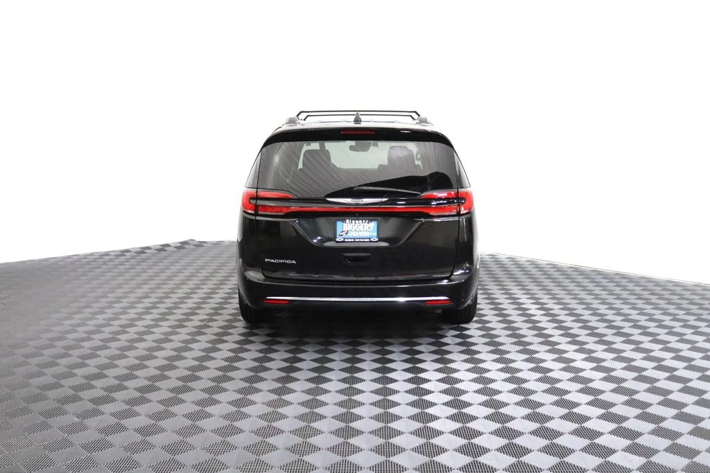 Certified Used 2022 Brilliant Black Chrysler Touring L image 6
