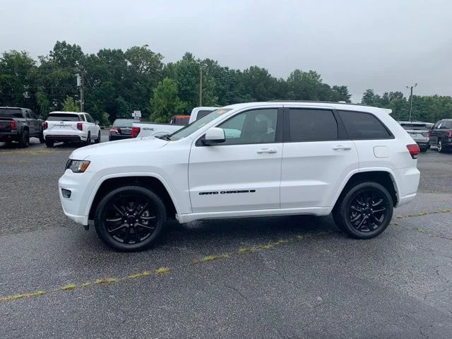 Used 2022 White Jeep Laredo X image 5