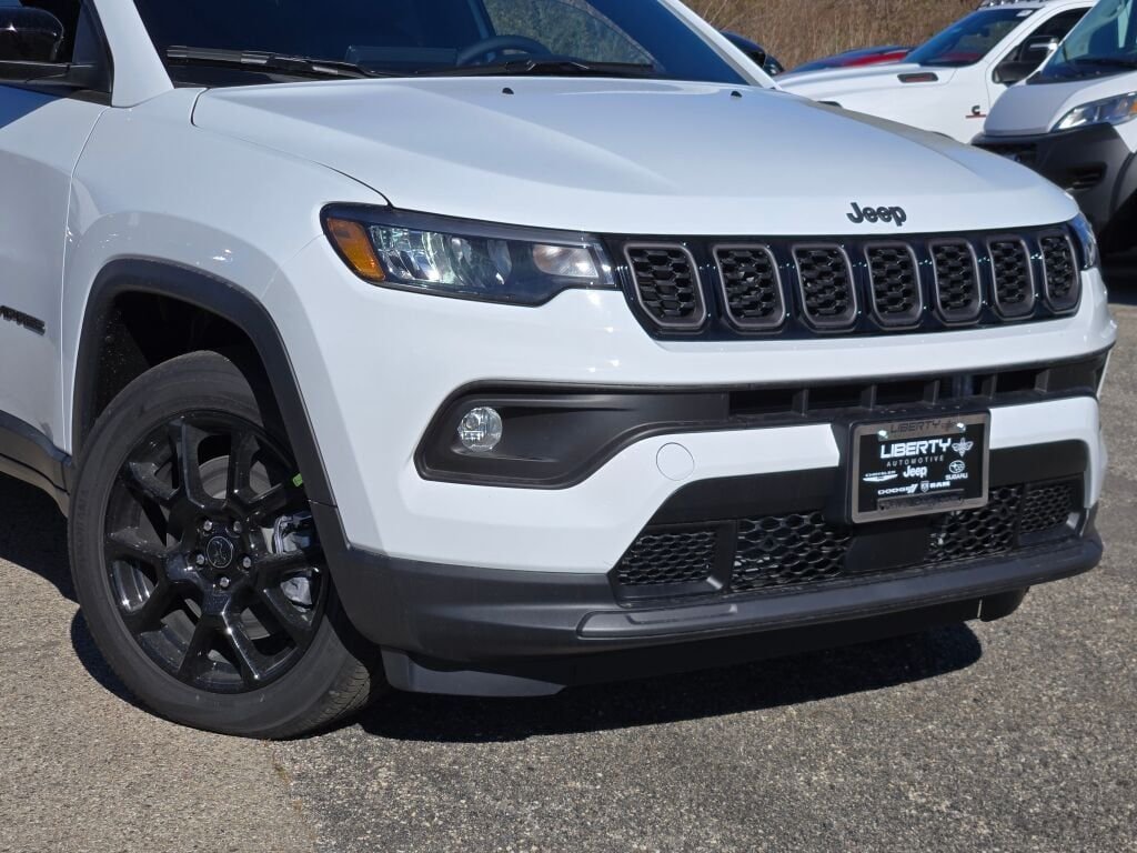 New 2026 Bright White Clearcoat Jeep Latitude image 2