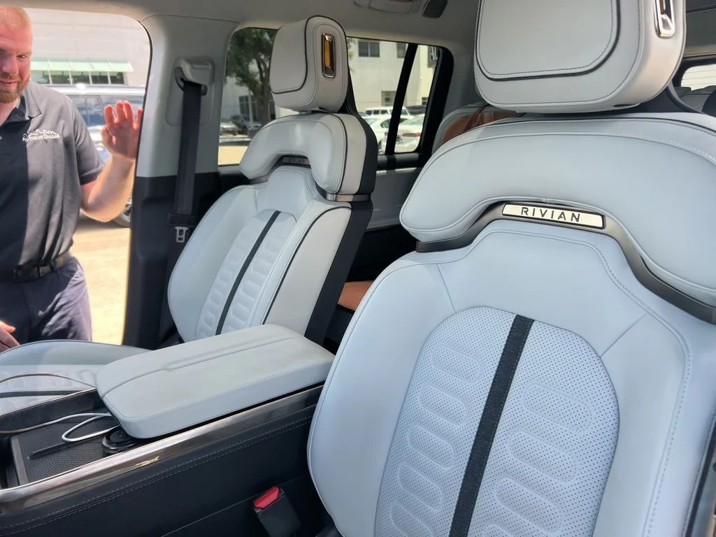 Used 2025 Gray Rivian  image 5