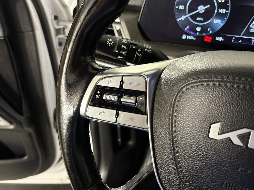Used 2023 White Kia SX-Prestige X-Pro image 21