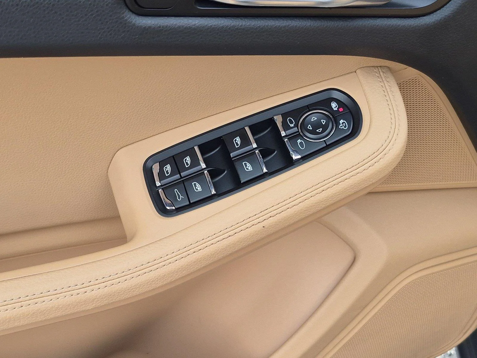 Used 2018 Night Blue Metallic Porsche  image 15