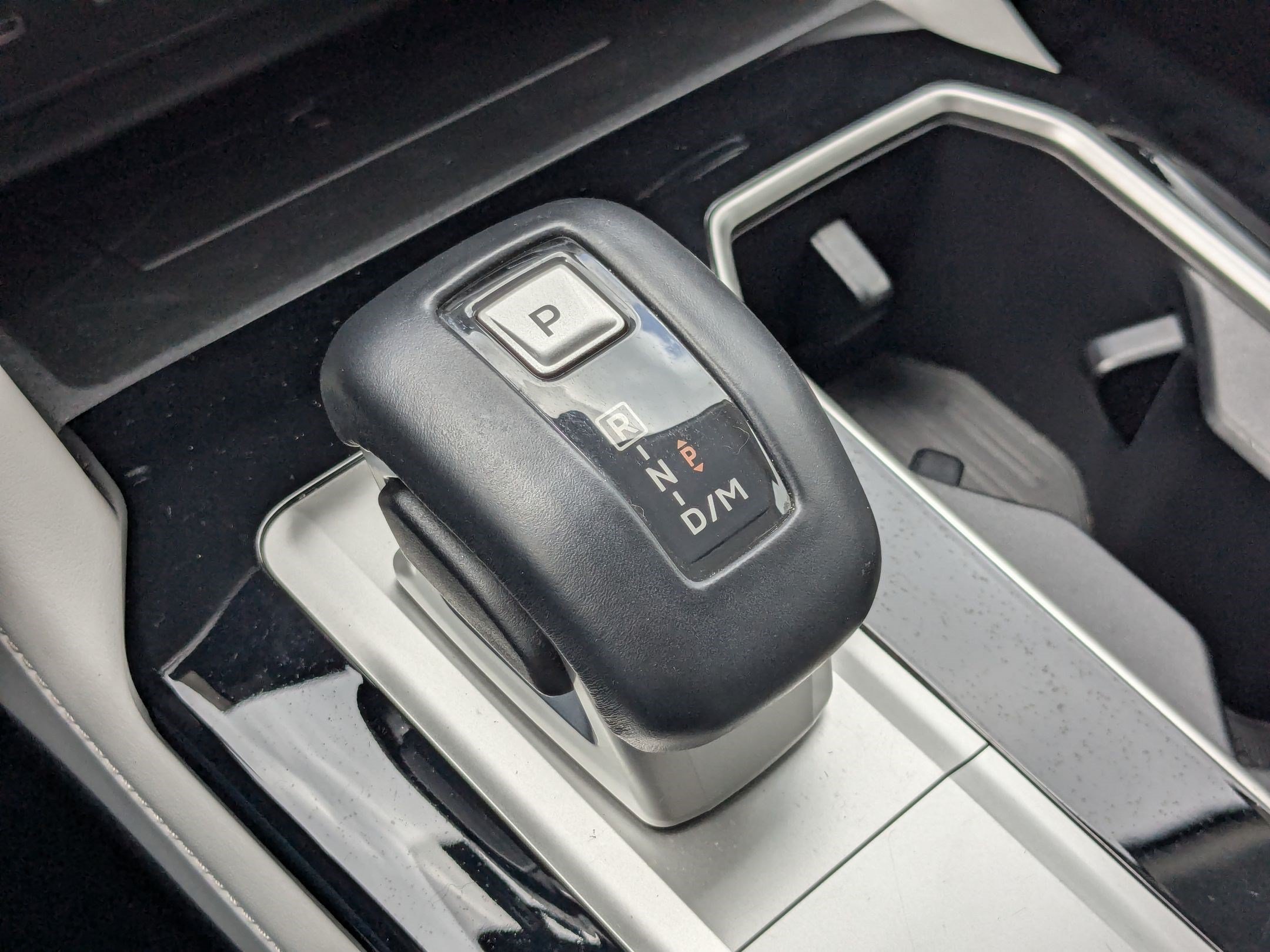 Used 2025 Silver Mitsubishi SE image 26