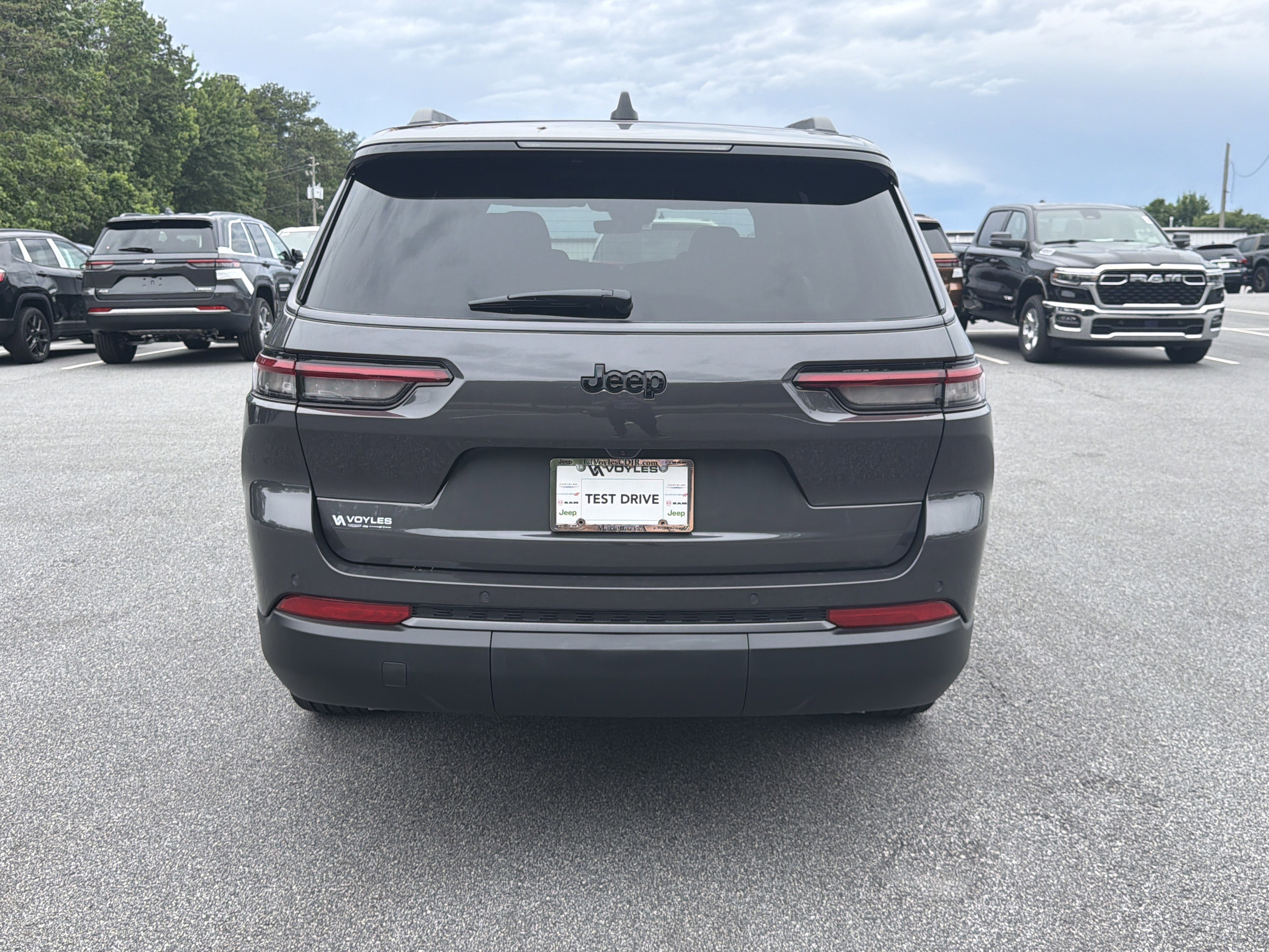 New 2026 Baltic Gray Metallic Clear-Coat Exterior Paint Jeep Limited image 7