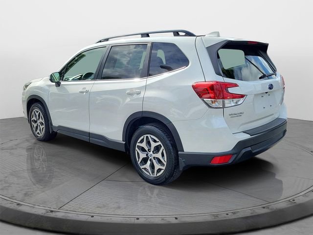 Used 2022 White Subaru Premium image 4