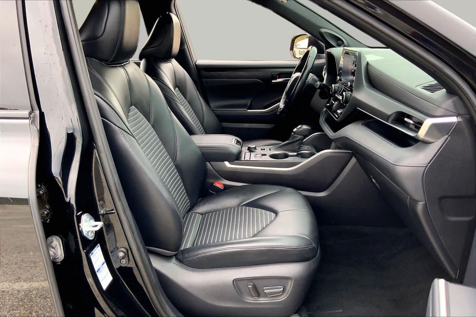 Used 2021 Midnight Black Metallic Toyota XSE image 9