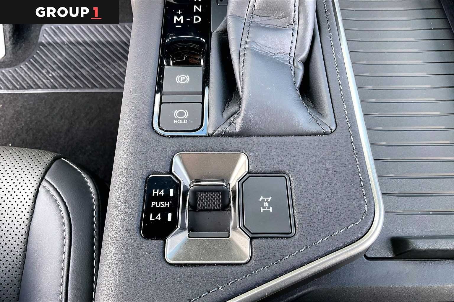 Used 2025 Nori Green Pearl Lexus Premium image 33