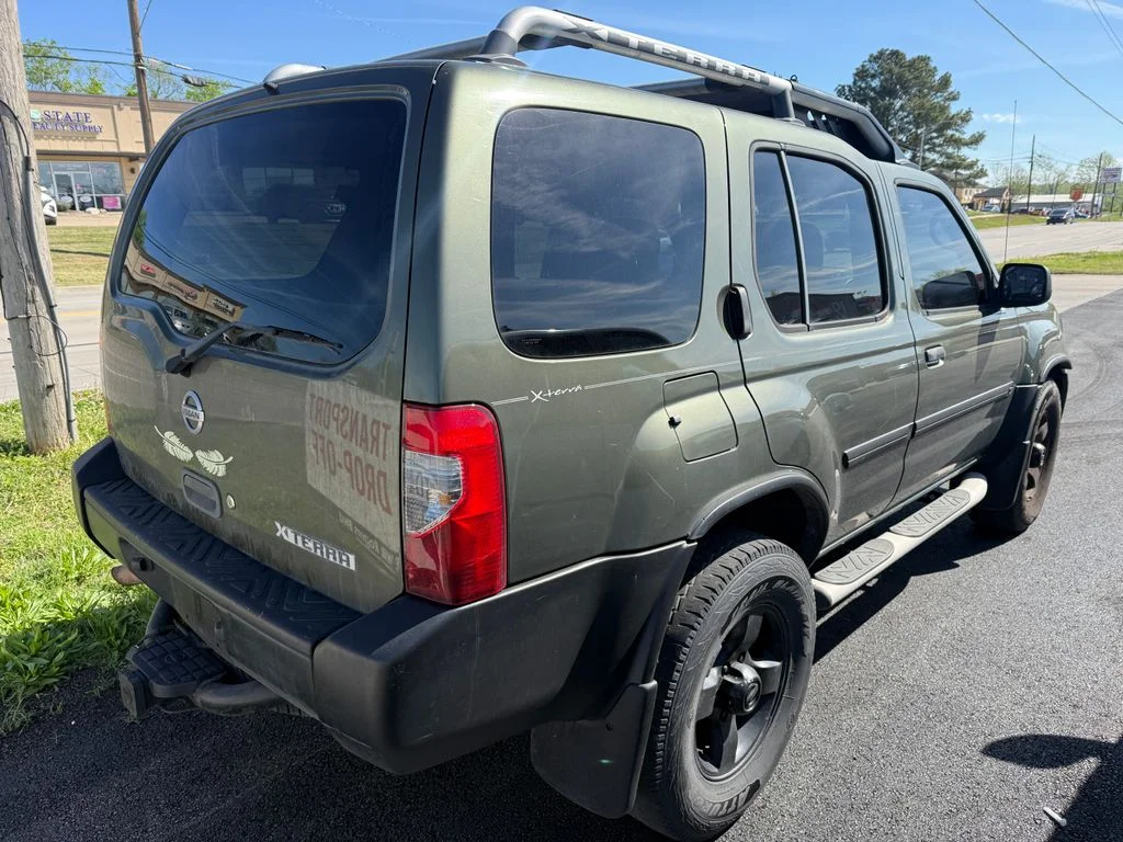 Used 2004 Green Nissan XE image 11