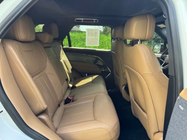 Certified Used 2025 Fuji White Land Rover SE image 16