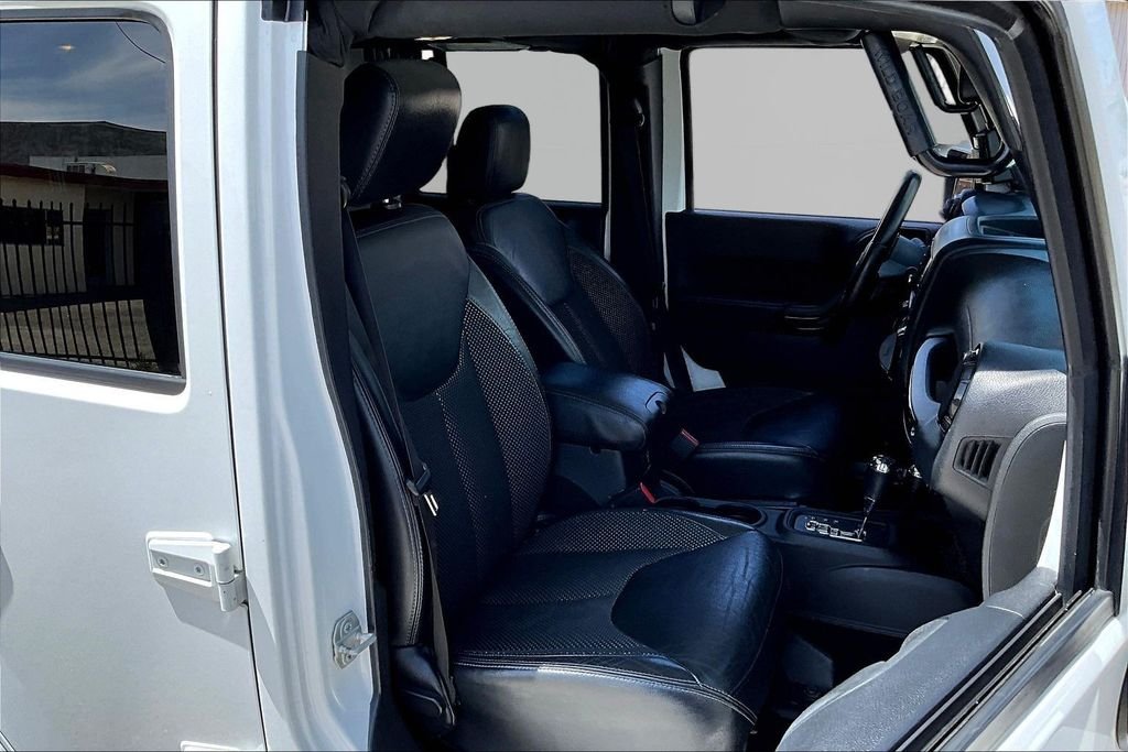 Used 2016 White Jeep Unlimited Sahara image 27