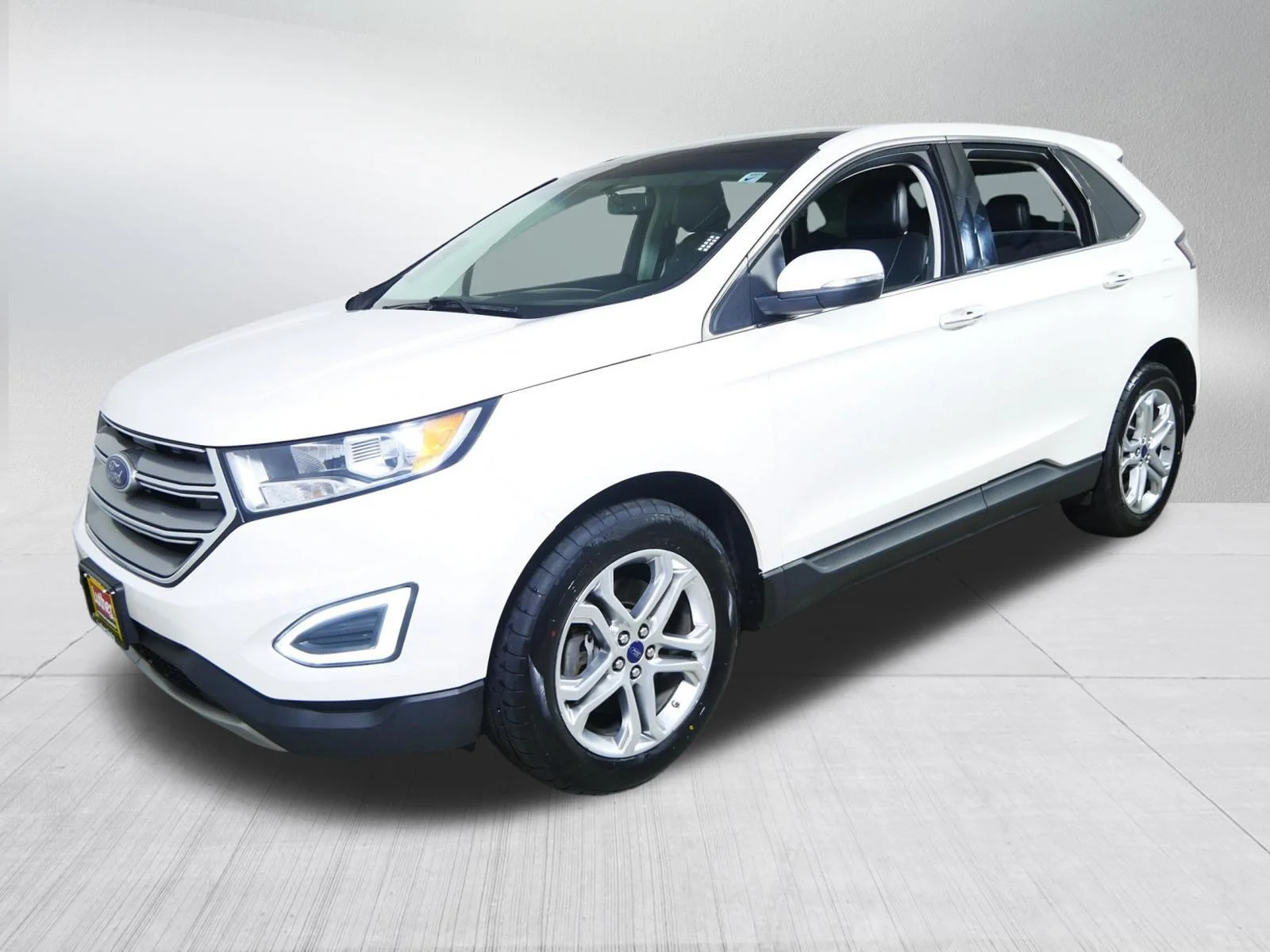 Used 2018 White Platinum Metallic Tri-Coat Ford Titanium image 3