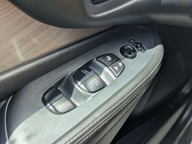 Used 2018 Black Nissan S image 23