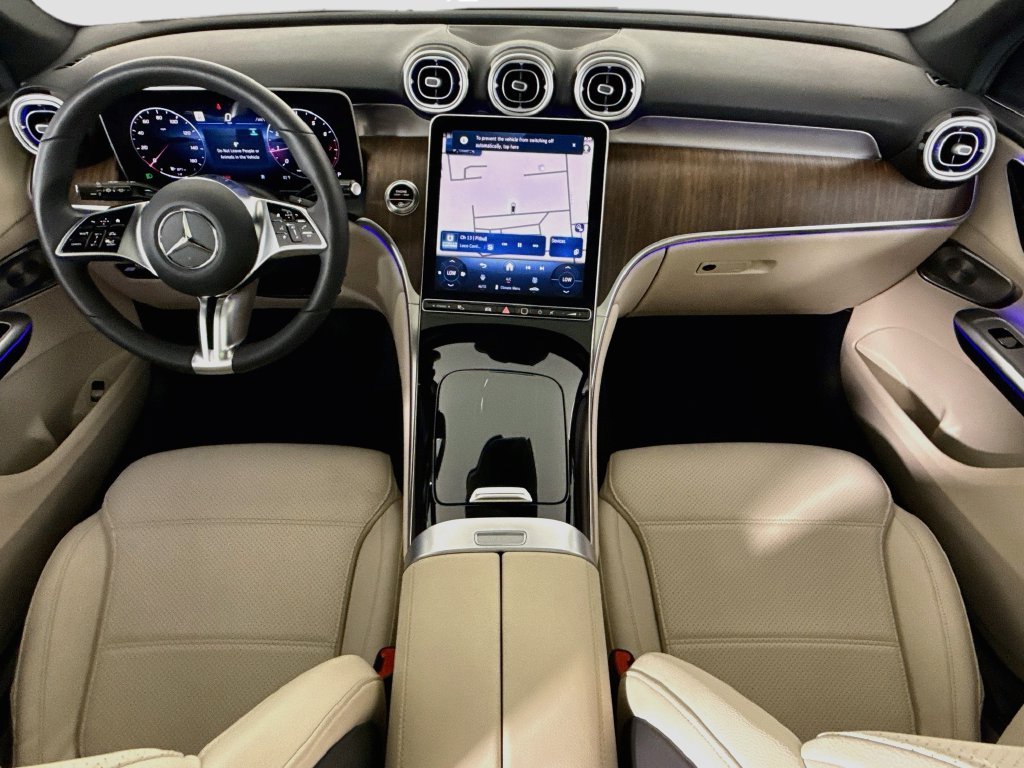 Used 2026  Mercedes-Benz GLC 300 image 13