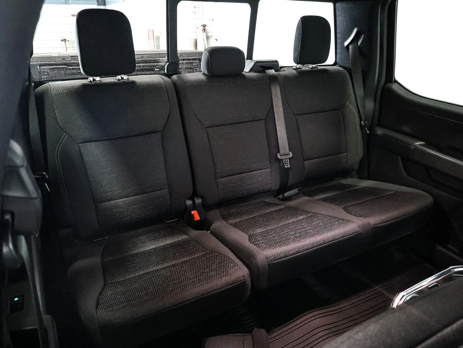 New 2026 Agate Black Metallic Ford XLT image 25